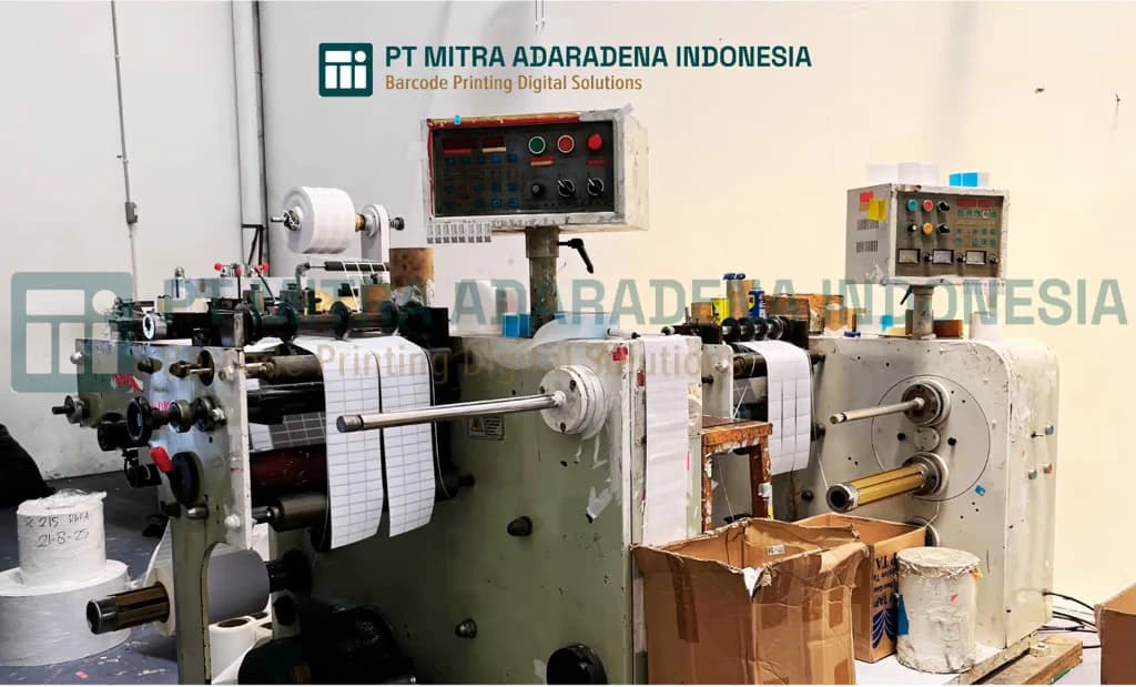 The slitting machine rewinding finished label rolls onto cores