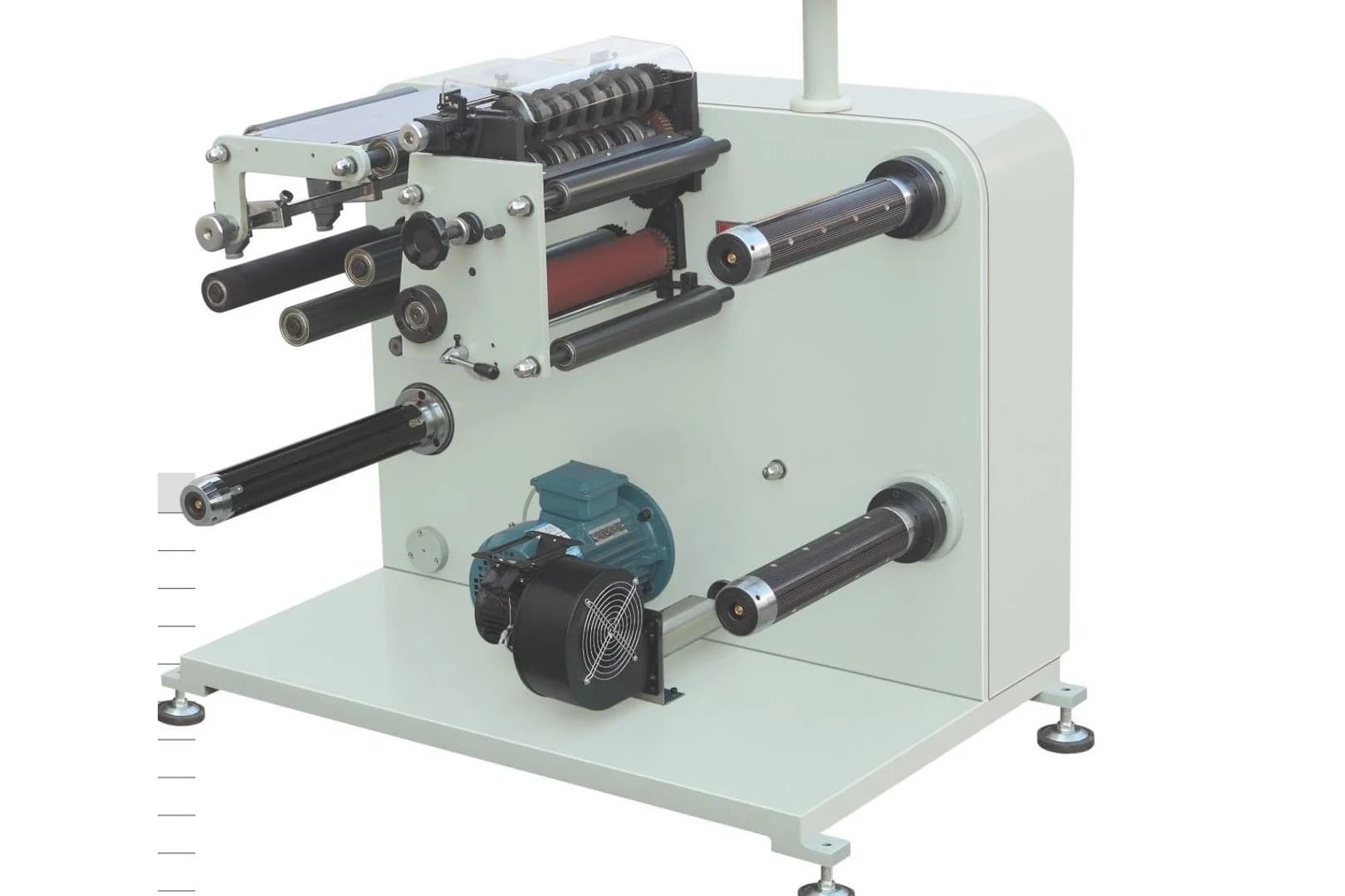 A compact automatic slitting machine