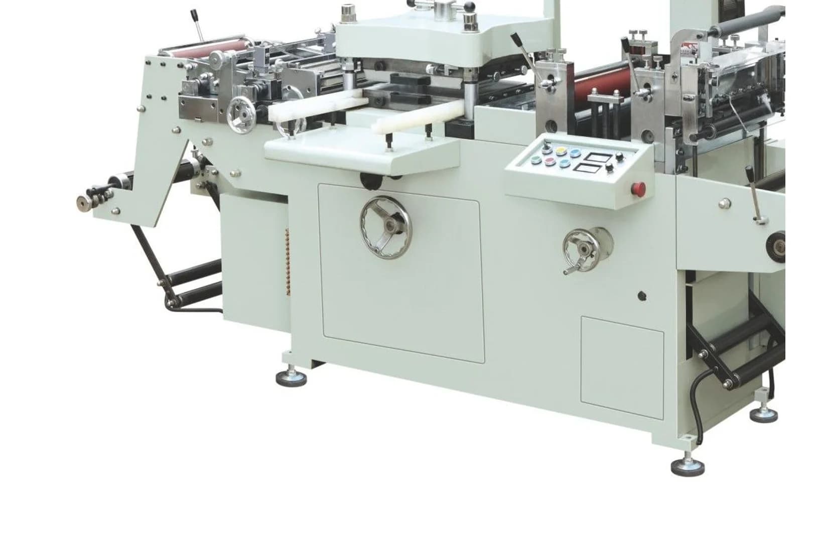 A medium speed automatic label die cutting machine